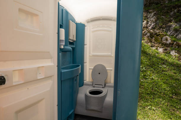 Best Porta potty delivery and setup  in Lawrencevle, IL